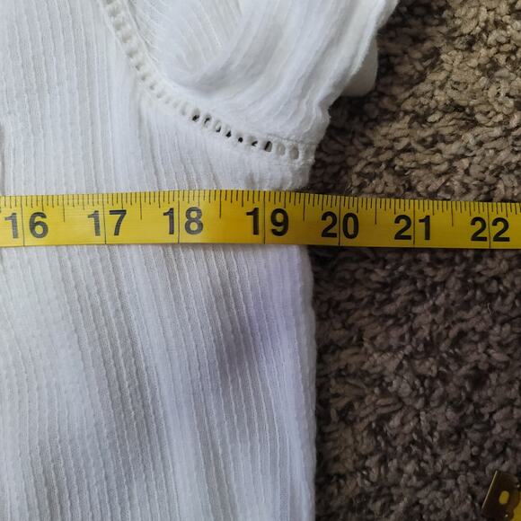 Faherty- Women's organic cotton- White long sleeve button up blouse- size small - Picture 4 of 7